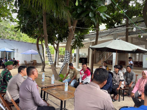 Jumat Curhat di Pulau Tidung, Kapolres Kepulauan Seribu Dengar Aspirasi Warga dan Sosialisasi Layanan 110