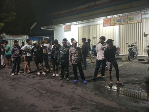 Bhabinkamtibmas dan Babinsa Jatimurni Rangkul Remaja, Cegah Aksi Balap Lari yang Berpotensi Tawuran