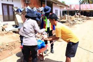 Tim Trauma Healing Ops Aman Nusa kl Tinjau Posko Pengungsian di Kota Padang