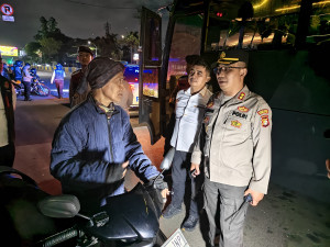 Patroli Tengah Malam Polres Metro Tangerang Kota Bikin Warga Tenang, Kapolres Ingatkan Bahaya Tawuran dan Begal
