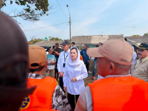 Legislator Gerindra Novita Wijayanti Salurkan Life Jacket untuk Nelayan Cilacap, Tegaskan Keselamatan Pelayaran Harus Jadi Prioritas