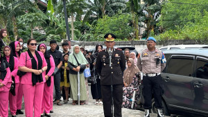 Kapolsek Koja Pimpin Penghormatan Terakhir untuk Aiptu Ahmad Zulaini