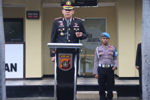 Semangat Tak Surut di Tengah Hujan, Polres Kepulauan Seribu Gelar Upacara Sumpah Pemuda 2025 Penuh Khidmat