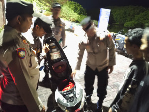 Jakarta On The Spot Dini Hari, Polsek Kepulauan Seribu Utara Gencarkan Sosialisasi Layanan Polisi 110