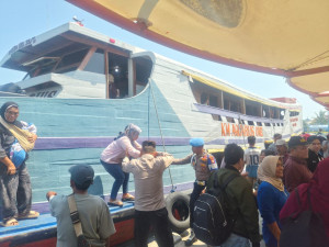 Polres Kepulauan Seribu Perkuat Pengamanan Dermaga, Berikan Pelayanan Humanis dan Sosialisasikan Layanan Polisi 110
