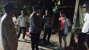 Patroli Malam Gabungan, Polsek Kepulauan Seribu Selatan Perkuat Siskamling dan Sosialisasikan Layanan 110