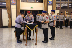 Kapolri Pimpin Sertijab Kabaintelkam dan Dankor Brimob Polri