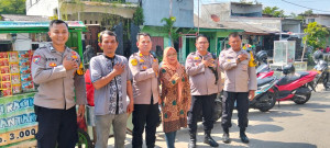 Polsek Kelapa Gading Gelar Aksi Sosial, Bagikan 300 Paket Makanan di Kampung Rawa Indah